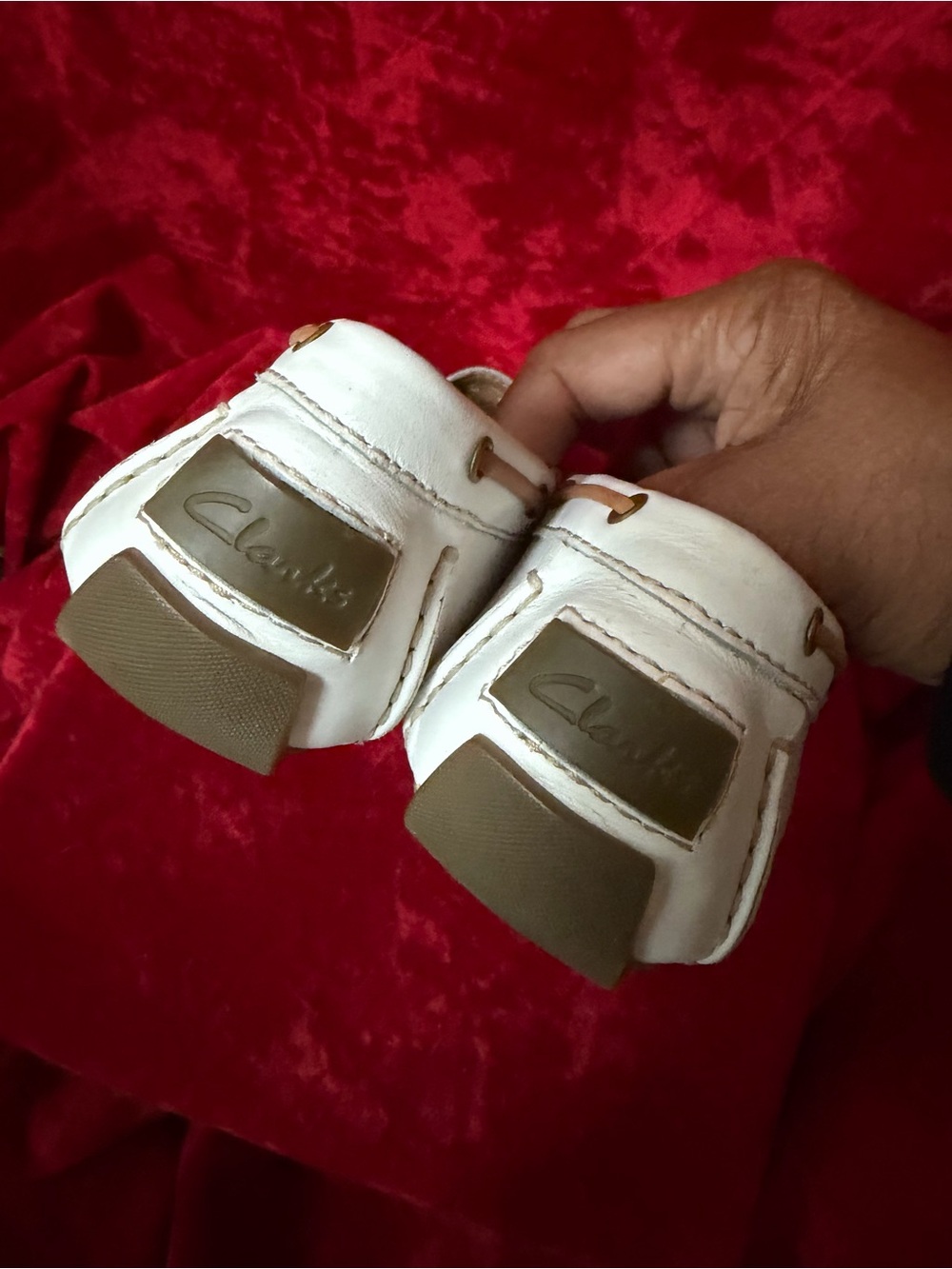 Vtg Clarks Artisan Women’s White Leather Driving Mocs Loafers Tan Trim Sz 9.5 - Picture 4 of 6